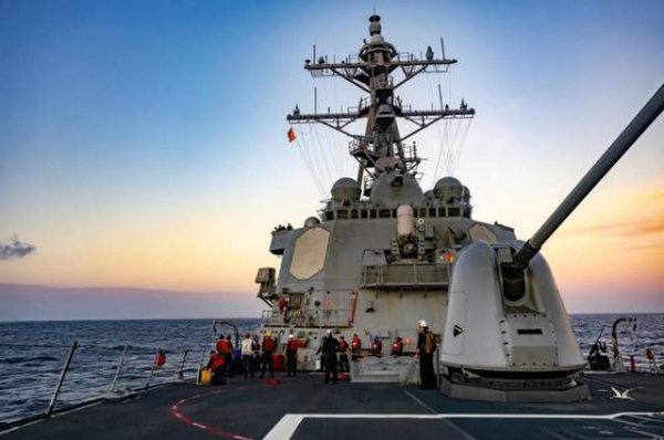 炒股配资网站有 福建舰南下第二天，美英军舰在台海挑衅，武直10起飞正面交锋