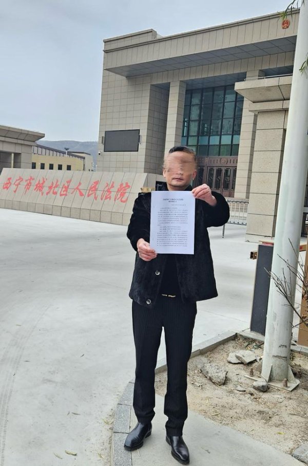 线上配资电话 “母亲派出所里遭民警责骂，男子插话后被拖进女厕群殴”追踪：涉案民警获刑8个月，两名辅警缓刑