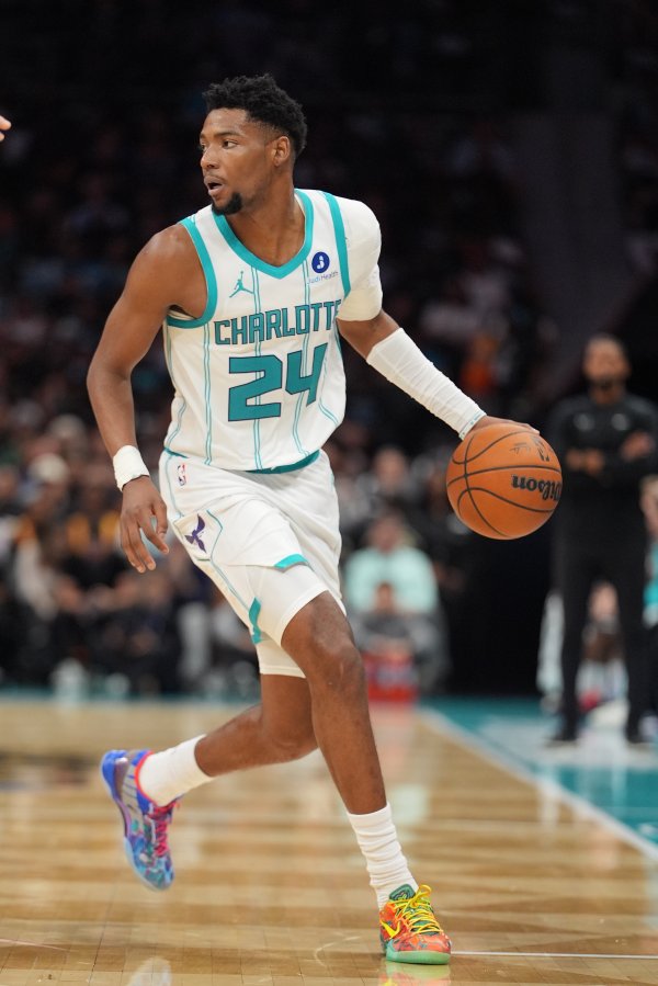 苏州股票配资公司 5次失误全场最多！布兰登·米勒10中5&三分7中4 得14分3板1助2断